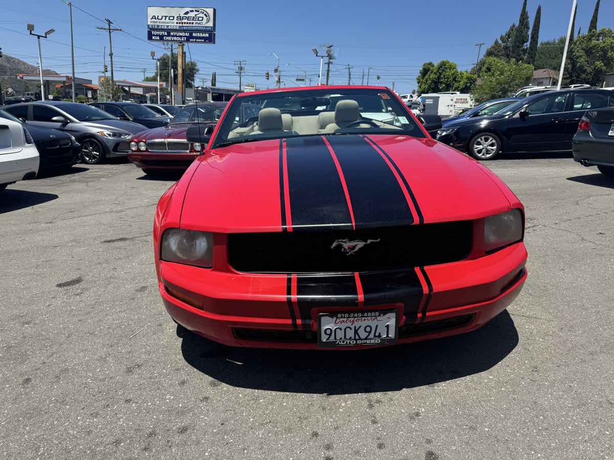 2006 Ford Mustang Deluxe photo 2