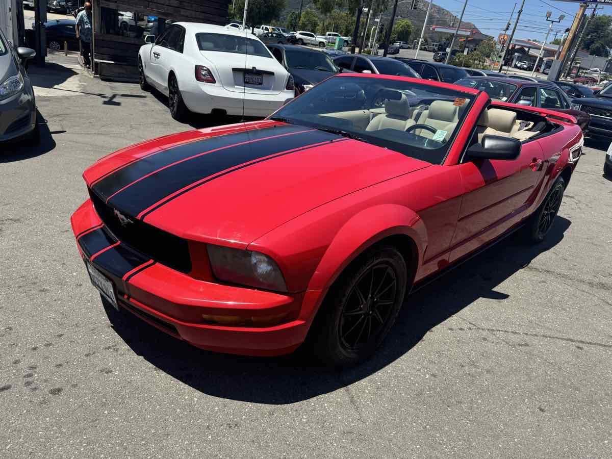 2006 Ford Mustang Deluxe photo 3