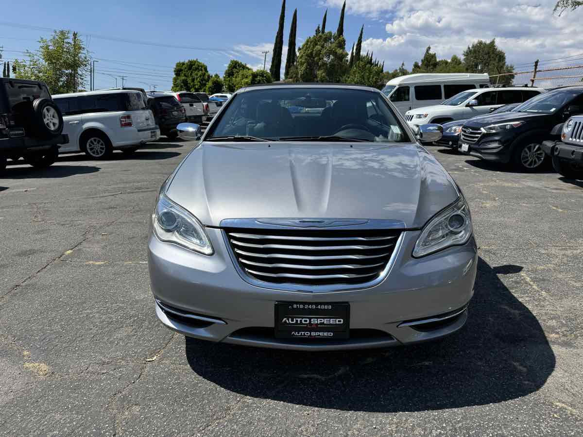2013 Chrysler 200 Limited photo 2