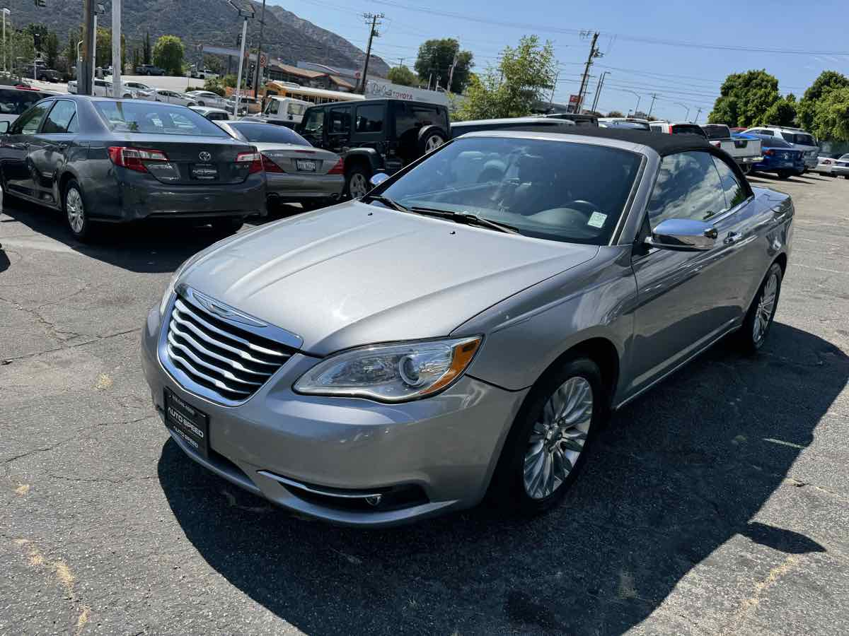 2013 Chrysler 200 Limited photo 3