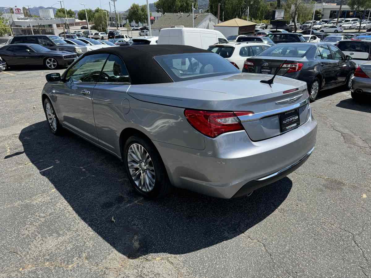 2013 Chrysler 200 Limited photo 4