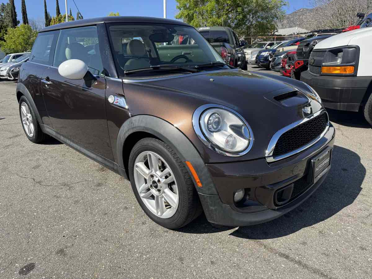 Sold 2013 MINI Cooper Hardtop S in La Crescenta