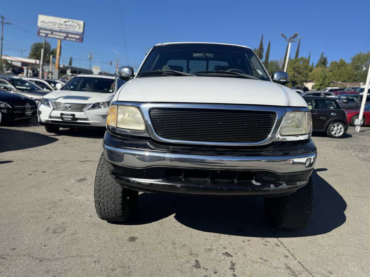 2001 Ford F-150 XLT photo 2