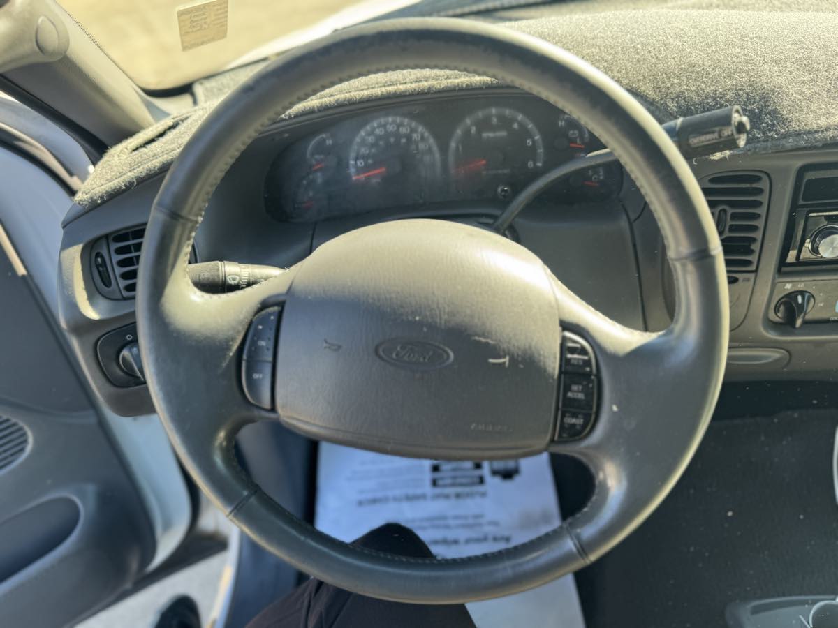 2001 Ford F-150 XLT photo 8