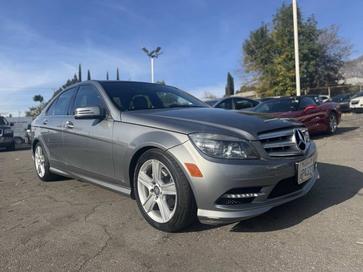 2011 Mercedes-Benz C 300 Luxury Sedan