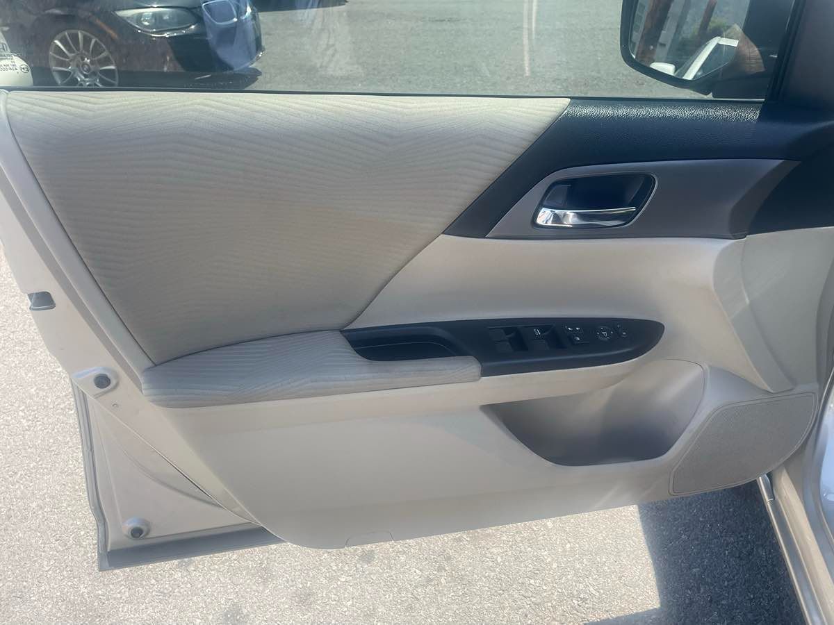 2014 Honda Accord LX photo 9