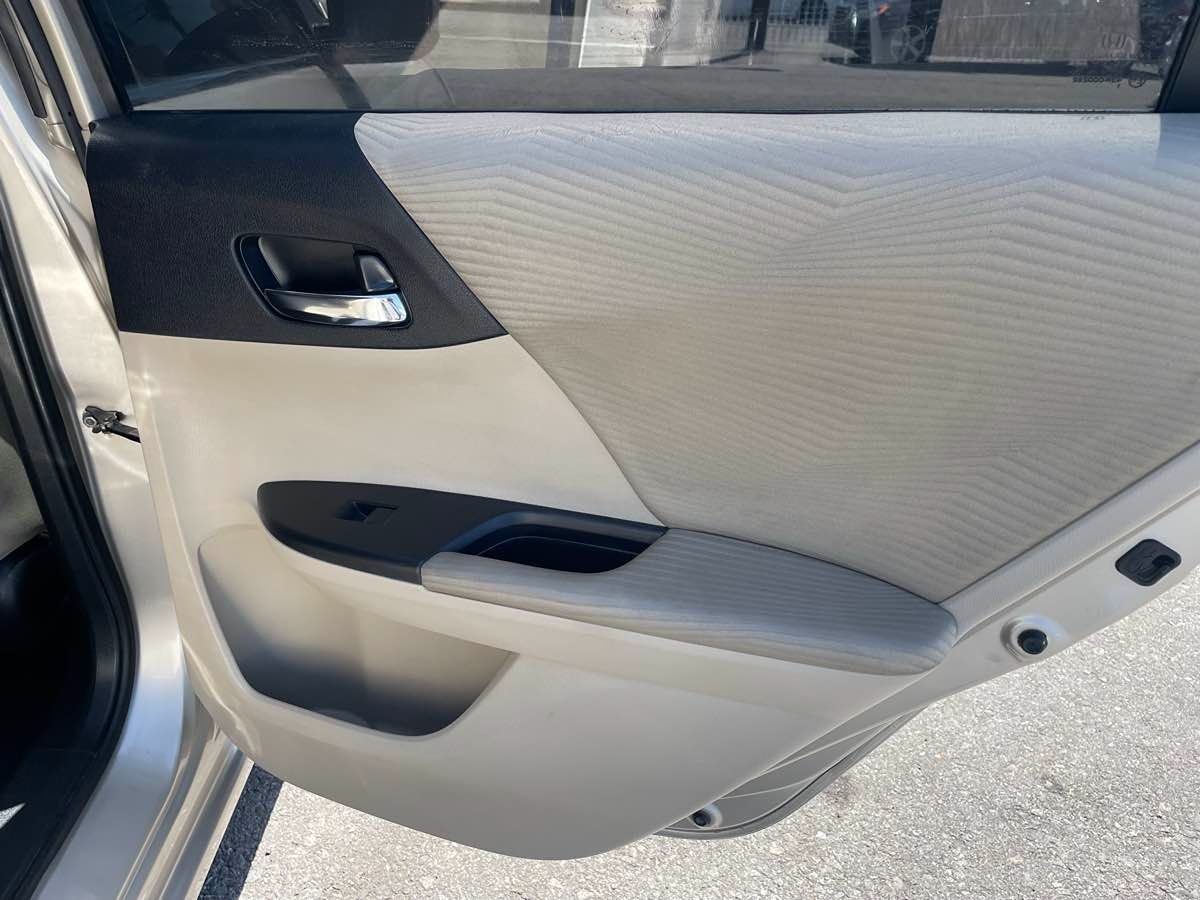 2014 Honda Accord LX photo 18