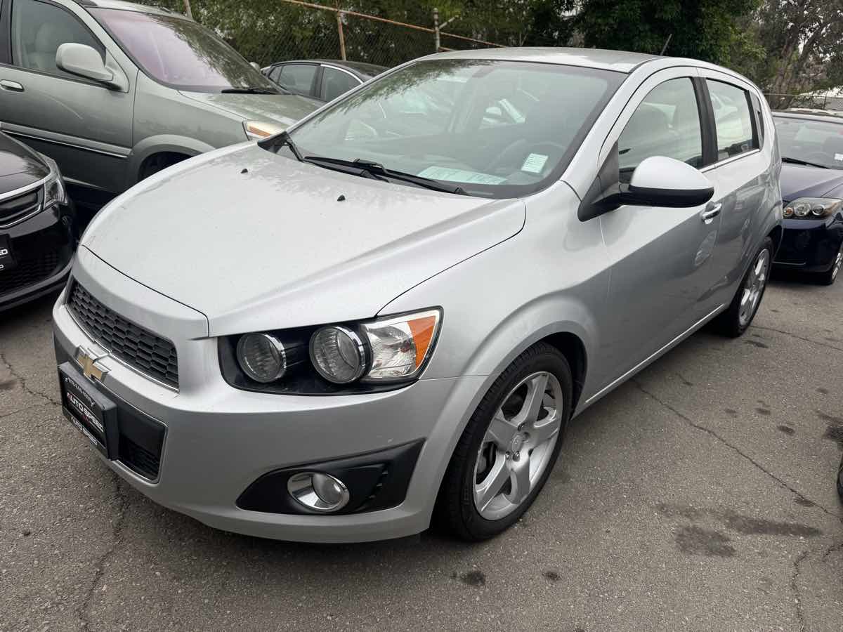 2016 Chevrolet Sonic LTZ photo 3