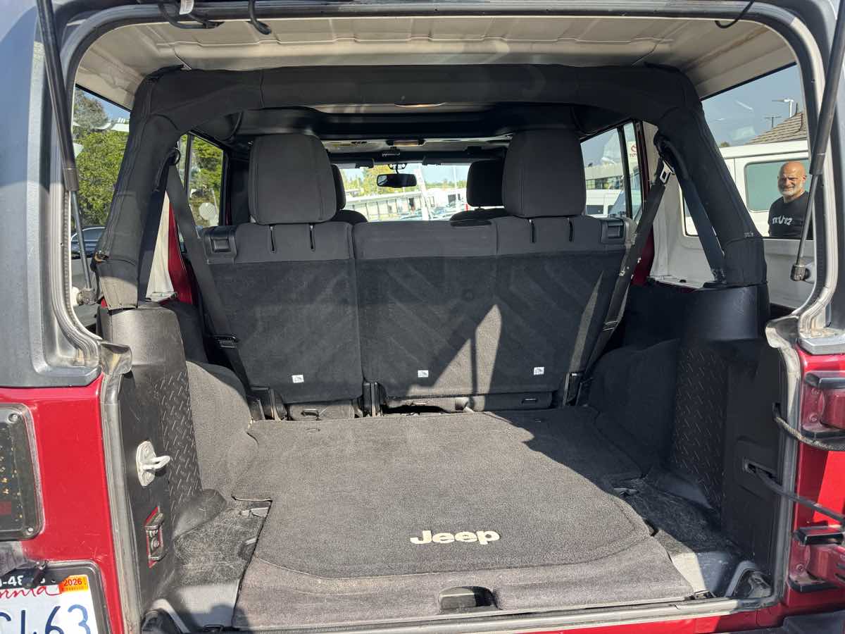 2013 Jeep Wrangler Unlimited Sport photo 9