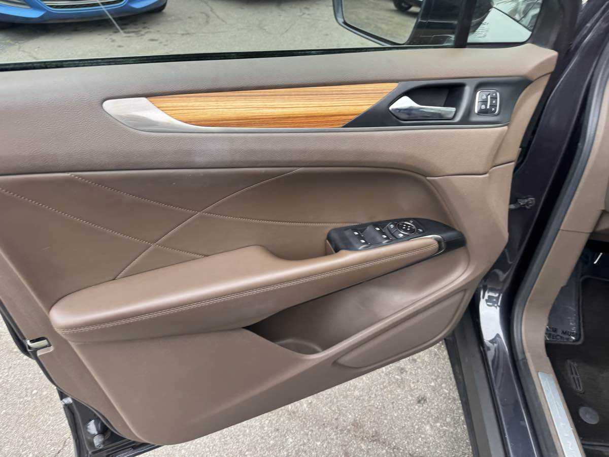 2015 Lincoln MKC Select photo 8