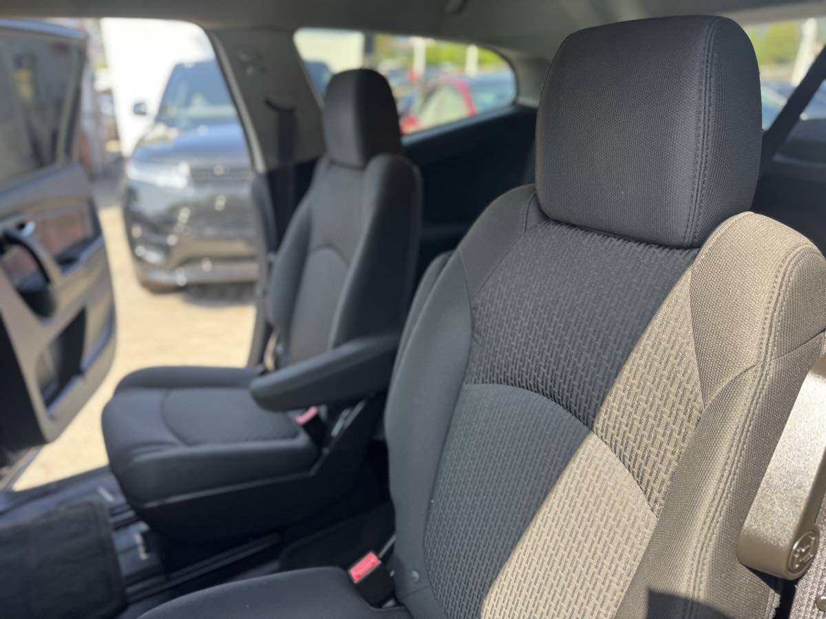 2012 Chevrolet Traverse 1LT photo 18