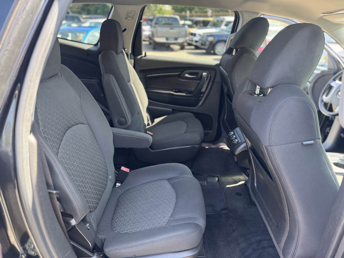 2012 Chevrolet Traverse 1LT photo 17