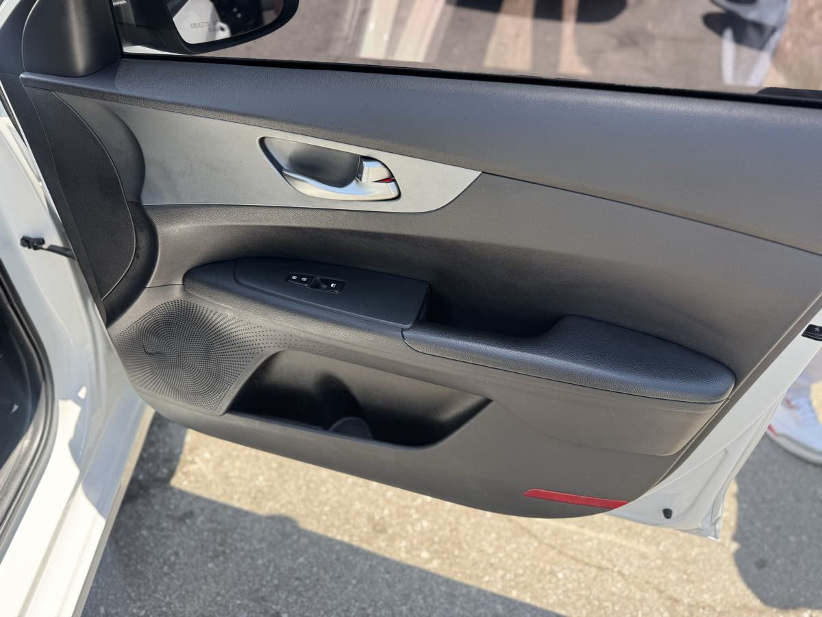 2021 Kia Forte LXS - Photo 14