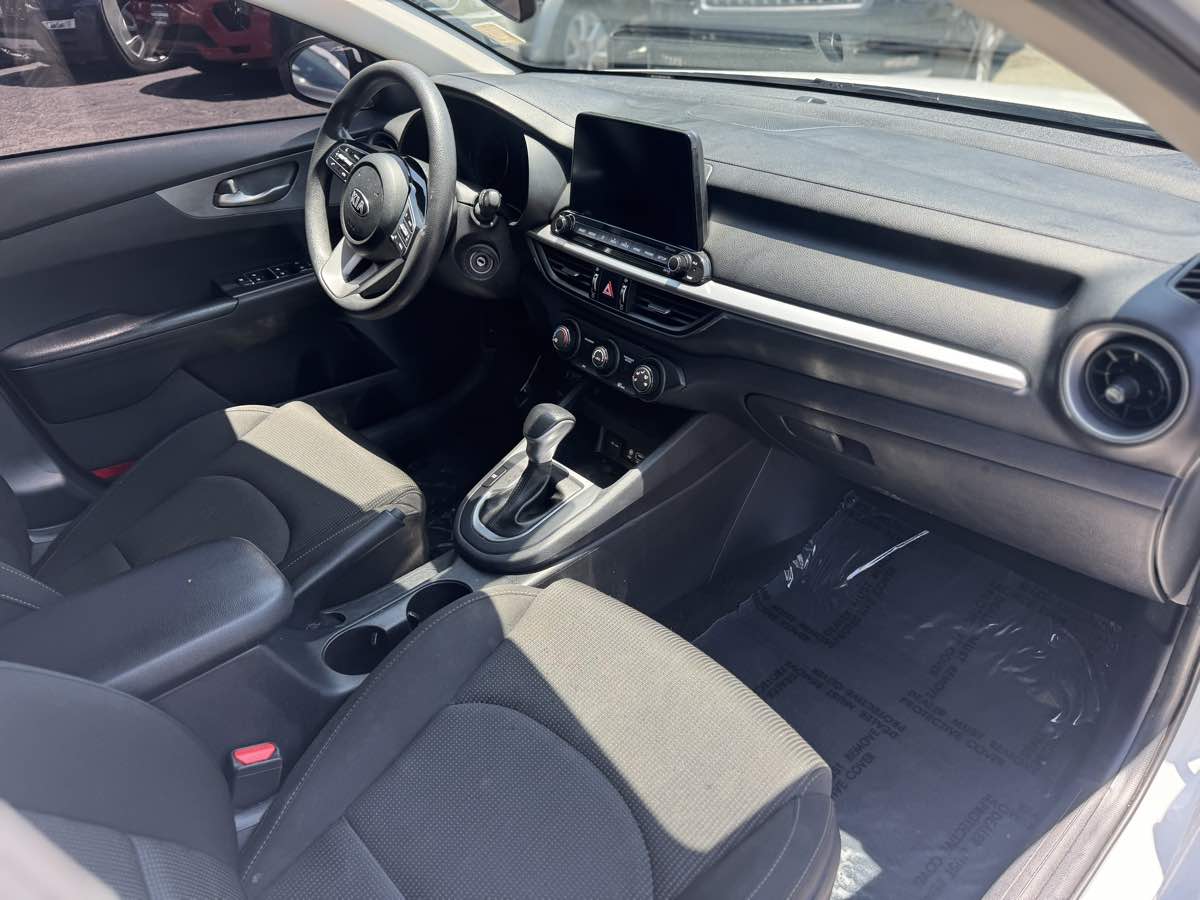 2021 Kia Forte LXS - Photo 13