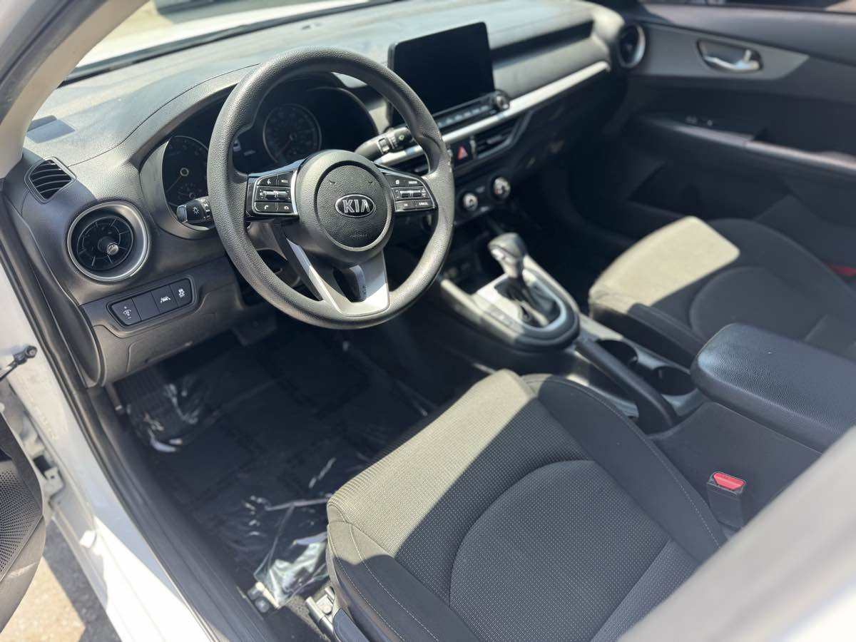 2021 Kia Forte LXS - Photo 8