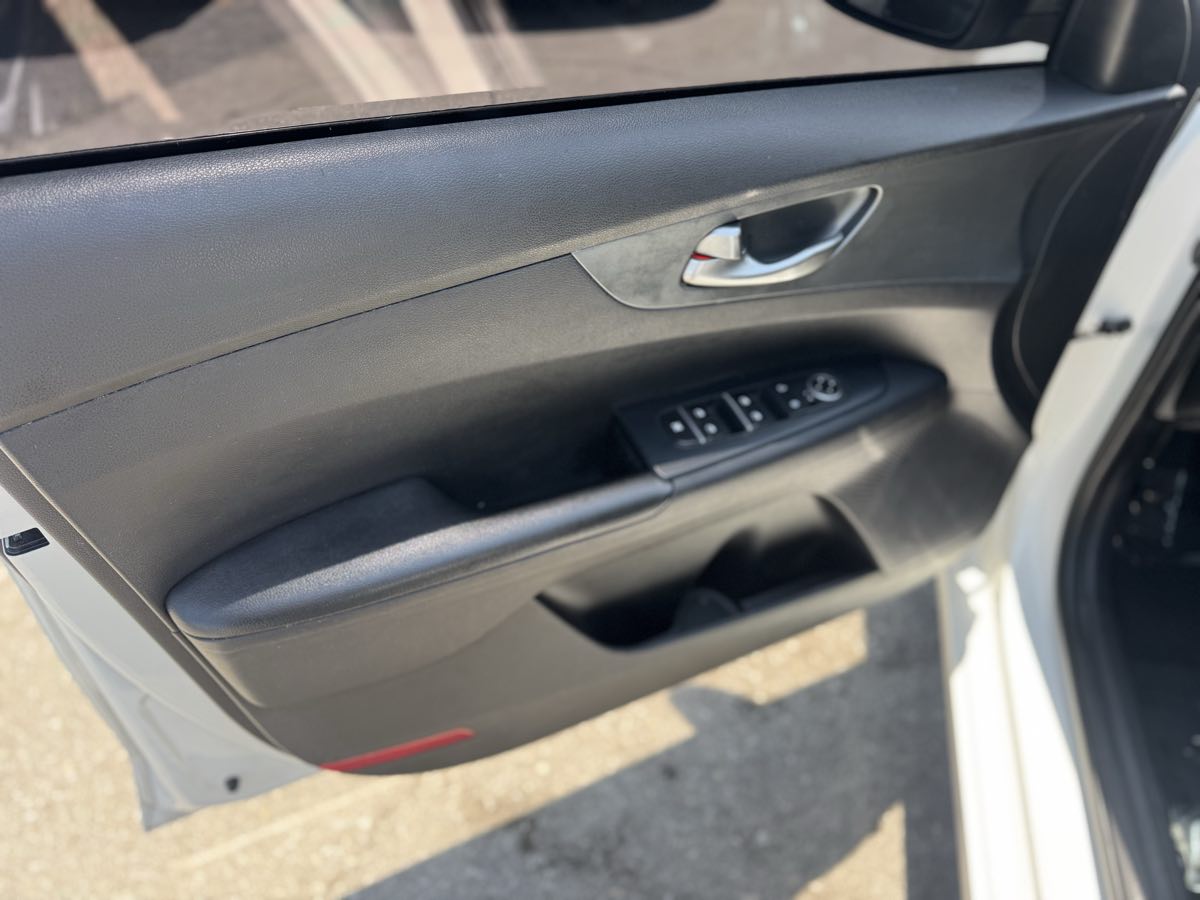 2021 Kia Forte LXS - Photo 7