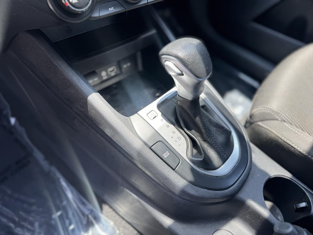 2021 Kia Forte LXS - Photo 12