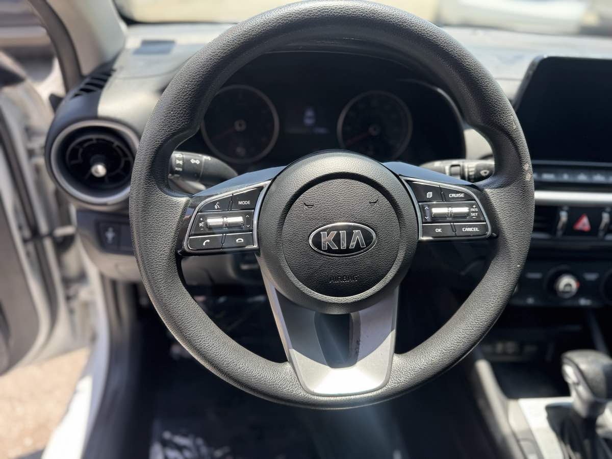 2021 Kia Forte LXS - Photo 9