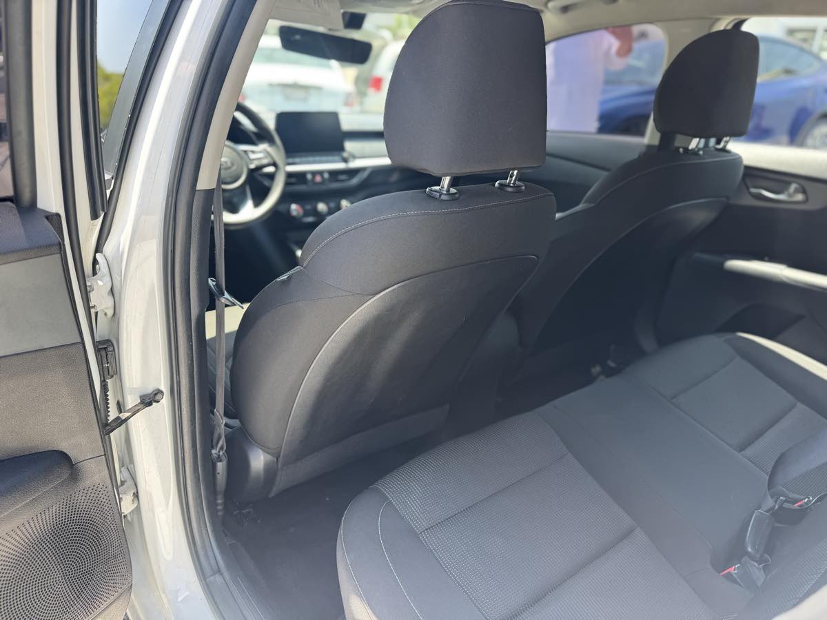2021 Kia Forte LXS - Photo 16