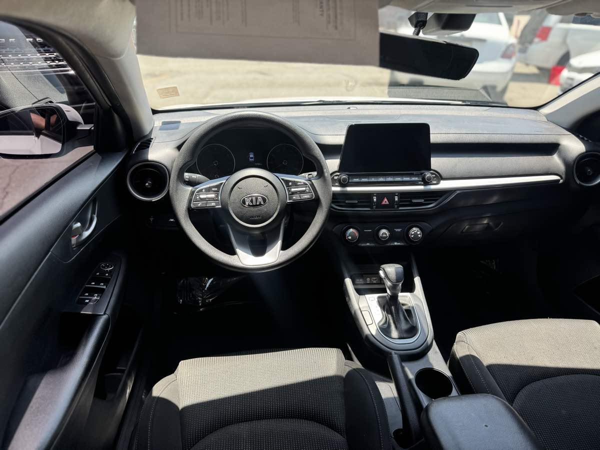 2021 Kia Forte LXS - Photo 11