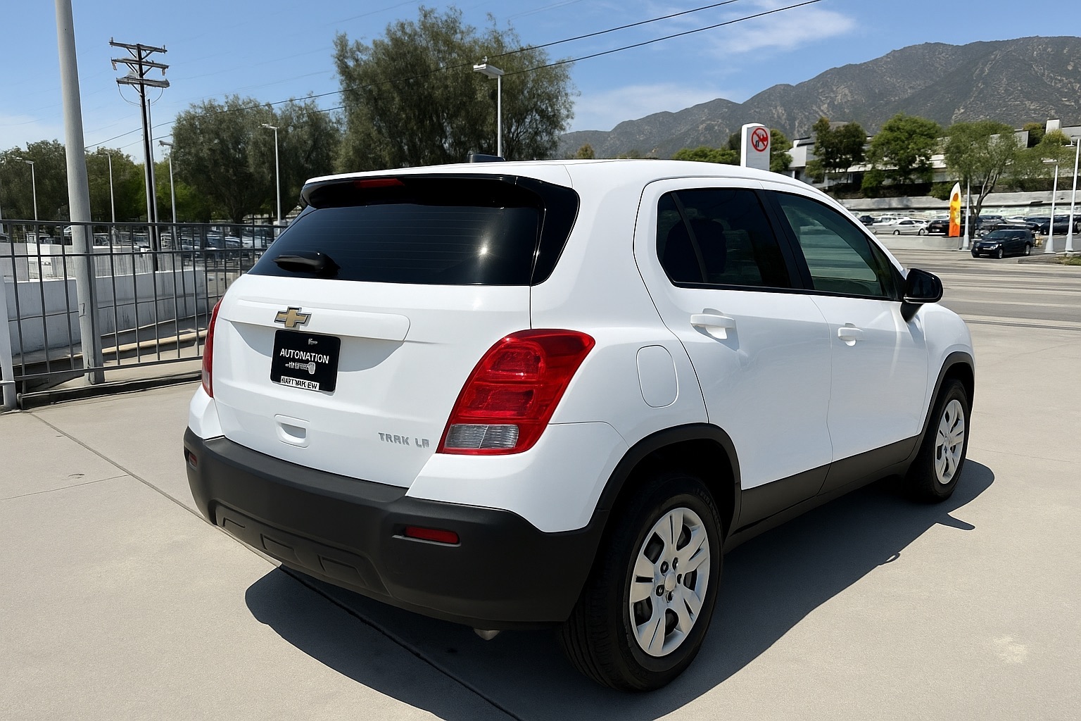 2016 Chevrolet Trax LS photo 2
