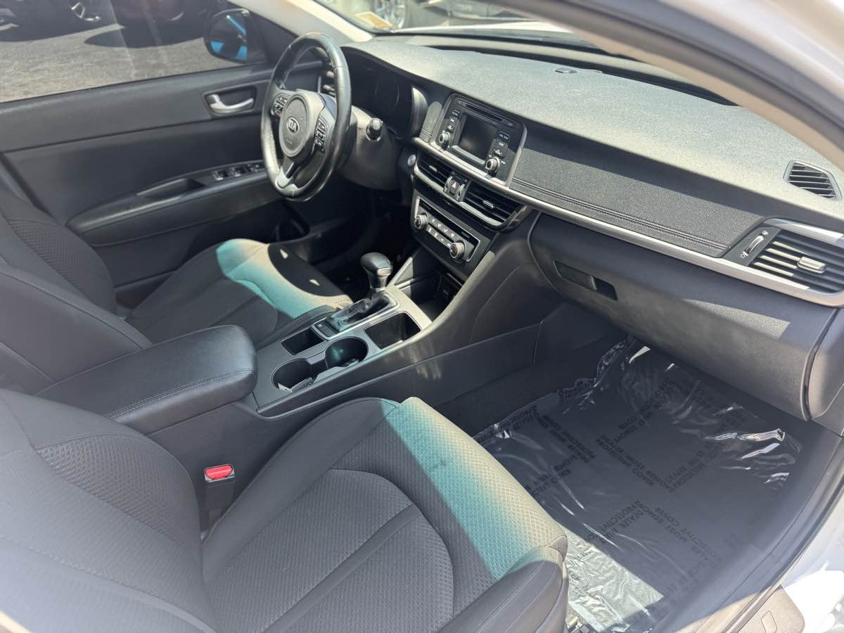 2016 Kia Optima LX Turbo photo 13