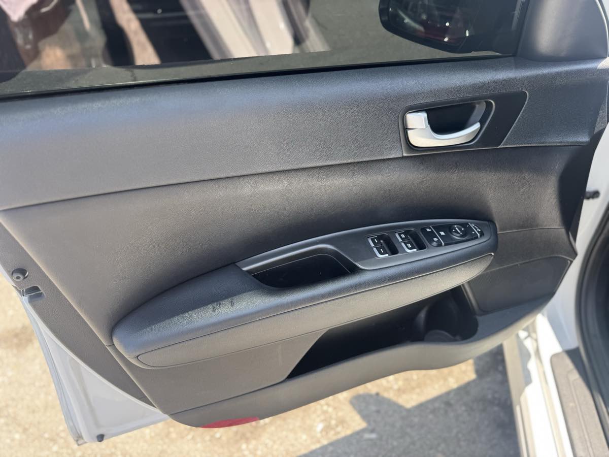 2016 Kia Optima LX Turbo photo 8