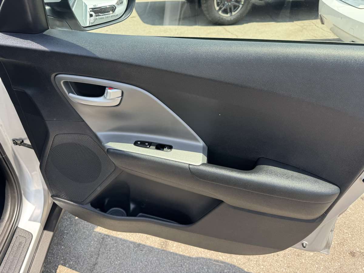 2020 Kia Niro LX - Photo 15