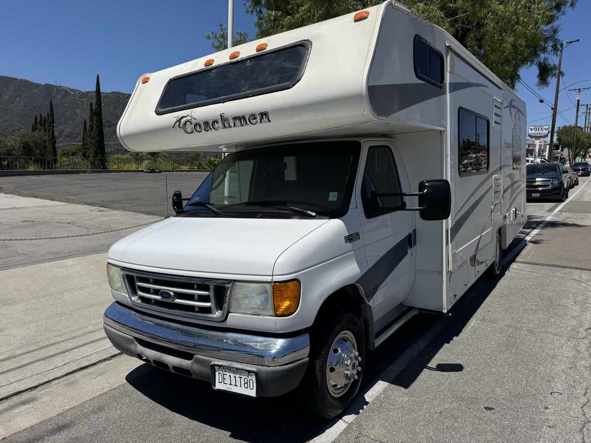 2004 Ford E-450 photo 3