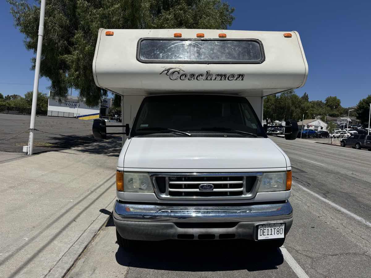 2004 Ford E-450 photo 2