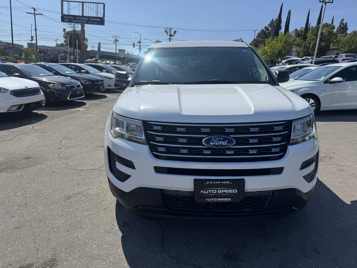 2017 Ford Explorer Base photo 2