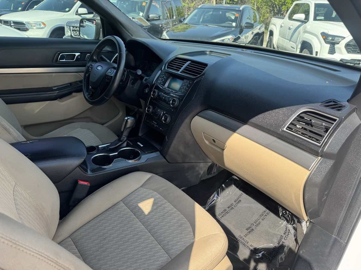 2017 Ford Explorer Base - Photo 9