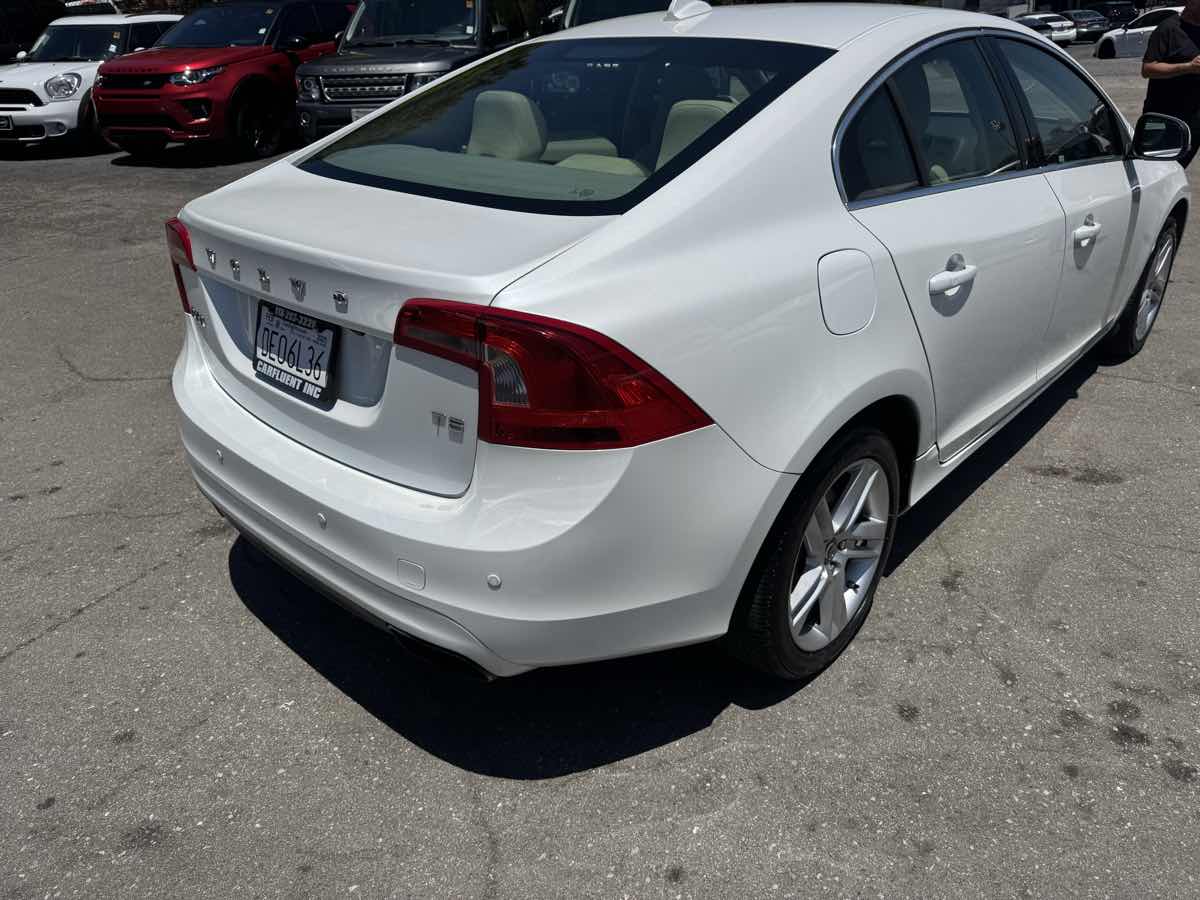 2015 Volvo S60 T5 Drive-E Premier photo 3