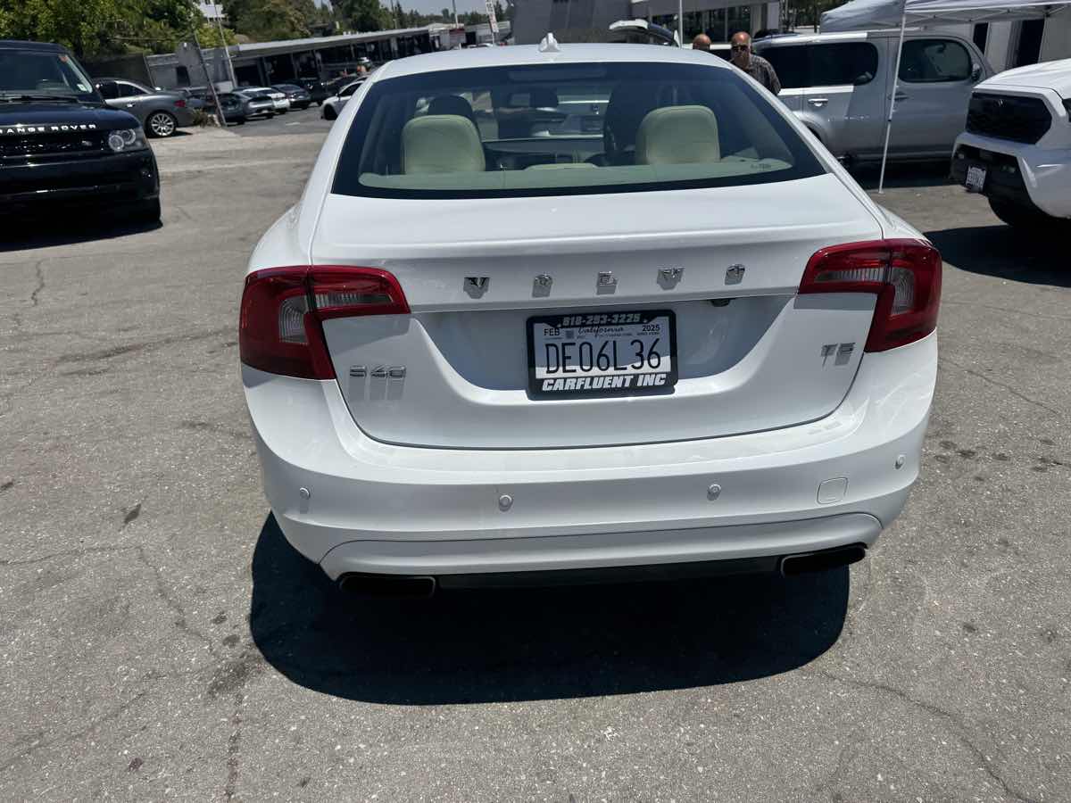 2015 Volvo S60 T5 Drive-E Premier photo 4