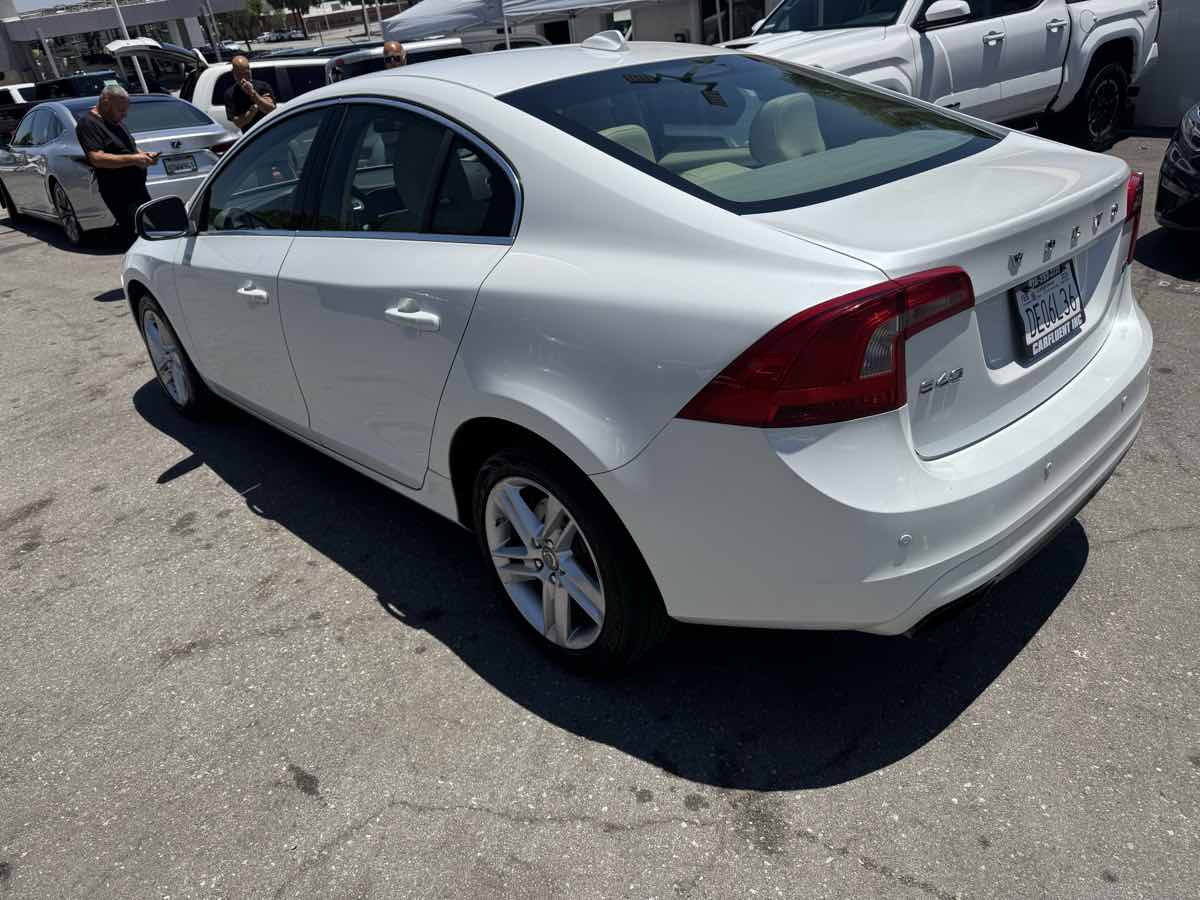 2015 Volvo S60 T5 Drive-E Premier photo 5