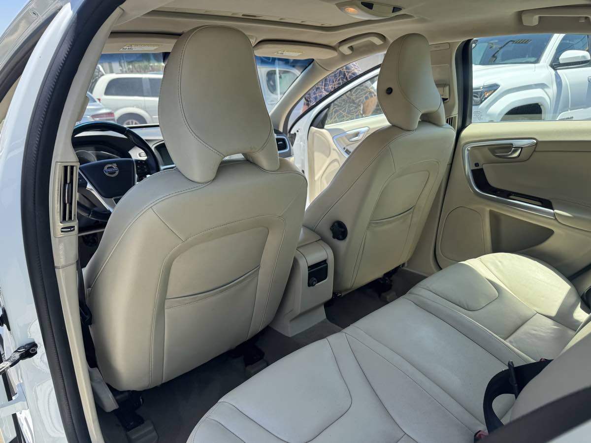 2015 Volvo S60 T5 Drive-E Premier photo 11