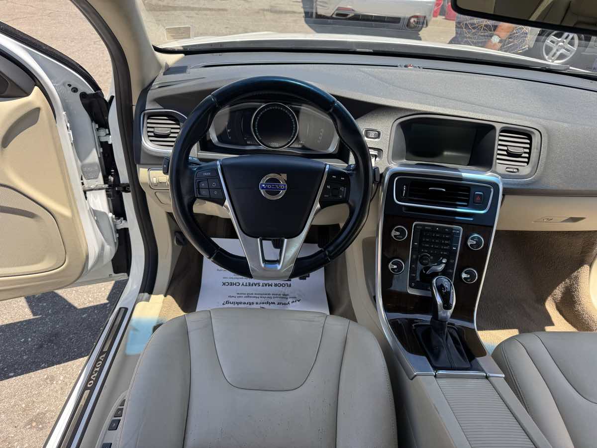 2015 Volvo S60 T5 Drive-E Premier photo 12