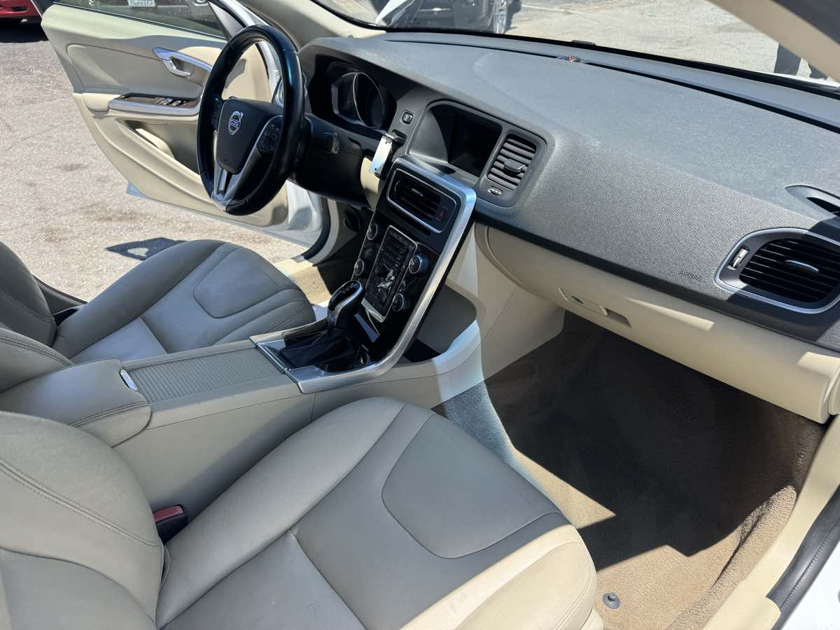 2015 Volvo S60 T5 Drive-E Premier photo 15