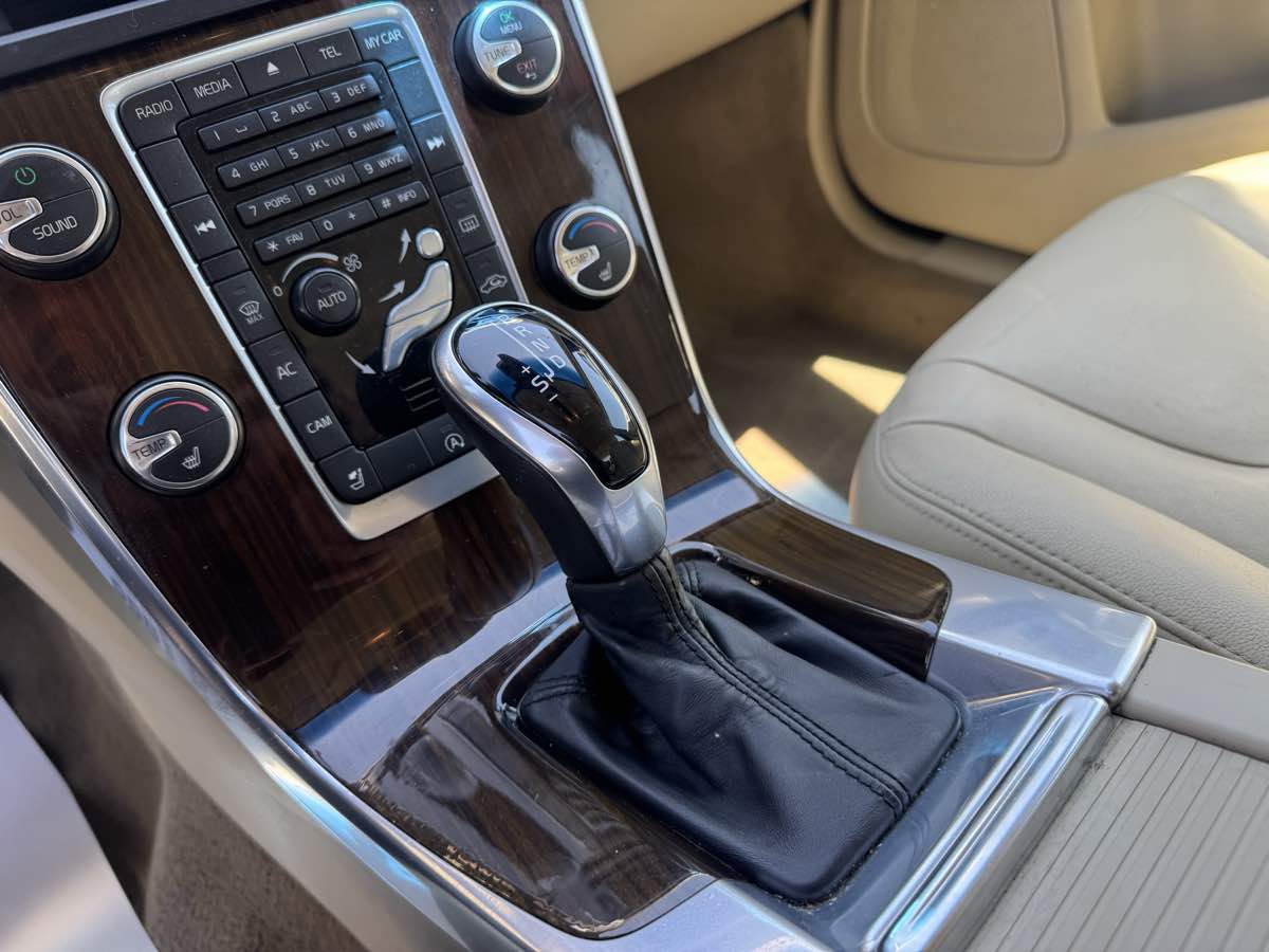 2015 Volvo S60 T5 Drive-E Premier photo 16