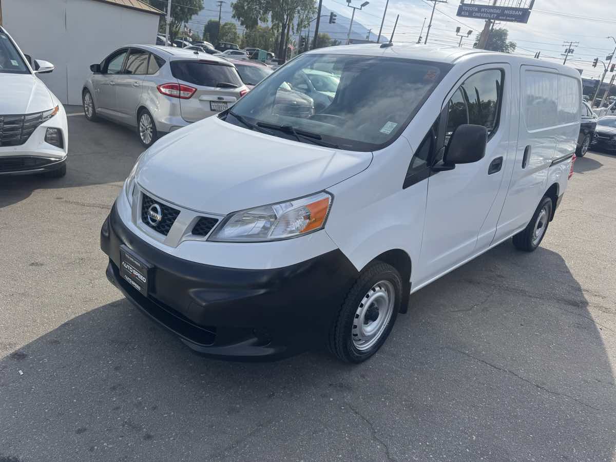 2015 Nissan NV200 SV photo 2