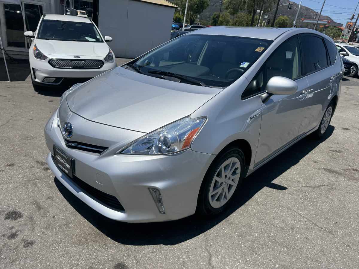 2012 Toyota Prius V Two photo 3