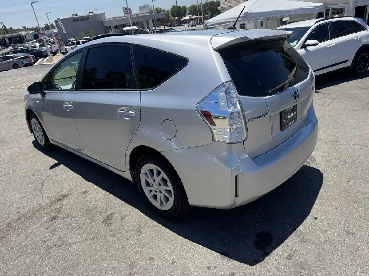 2012 Toyota Prius V Two photo 4