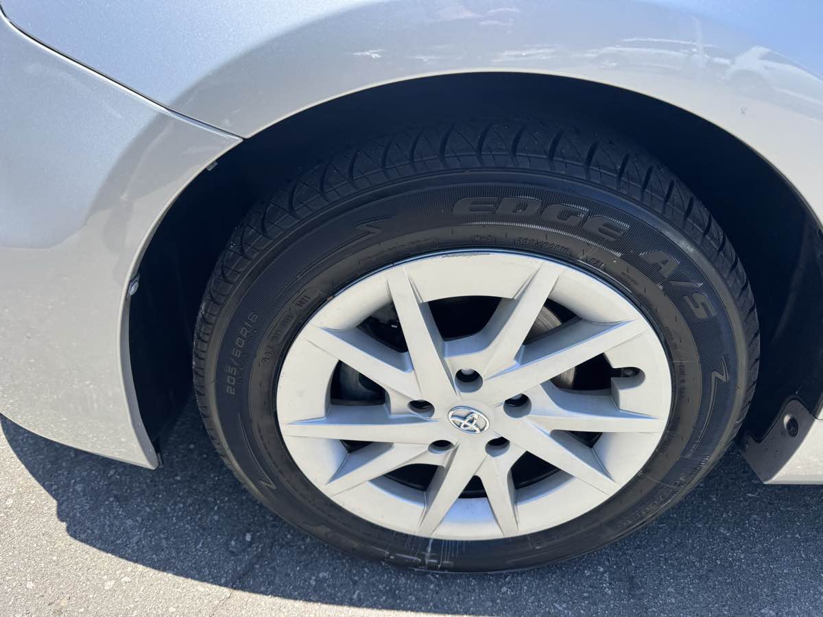 2012 Toyota Prius V Two photo 7