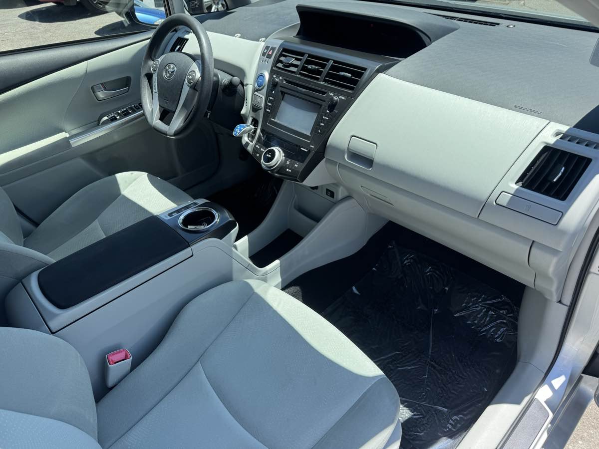 2012 Toyota Prius V Two photo 8