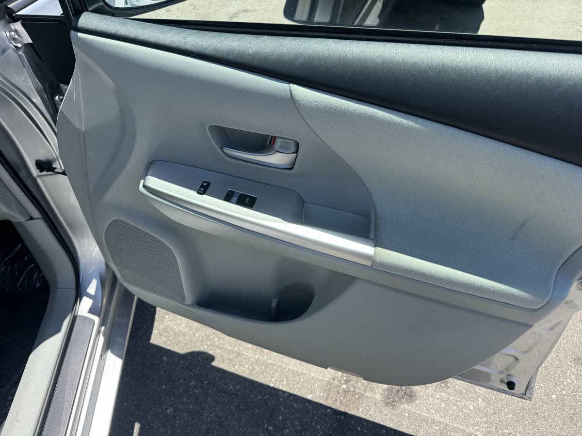 2012 Toyota Prius V Two photo 9