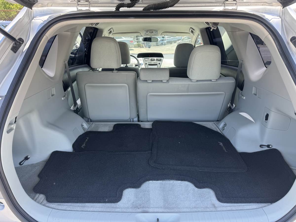 2012 Toyota Prius V Two photo 11