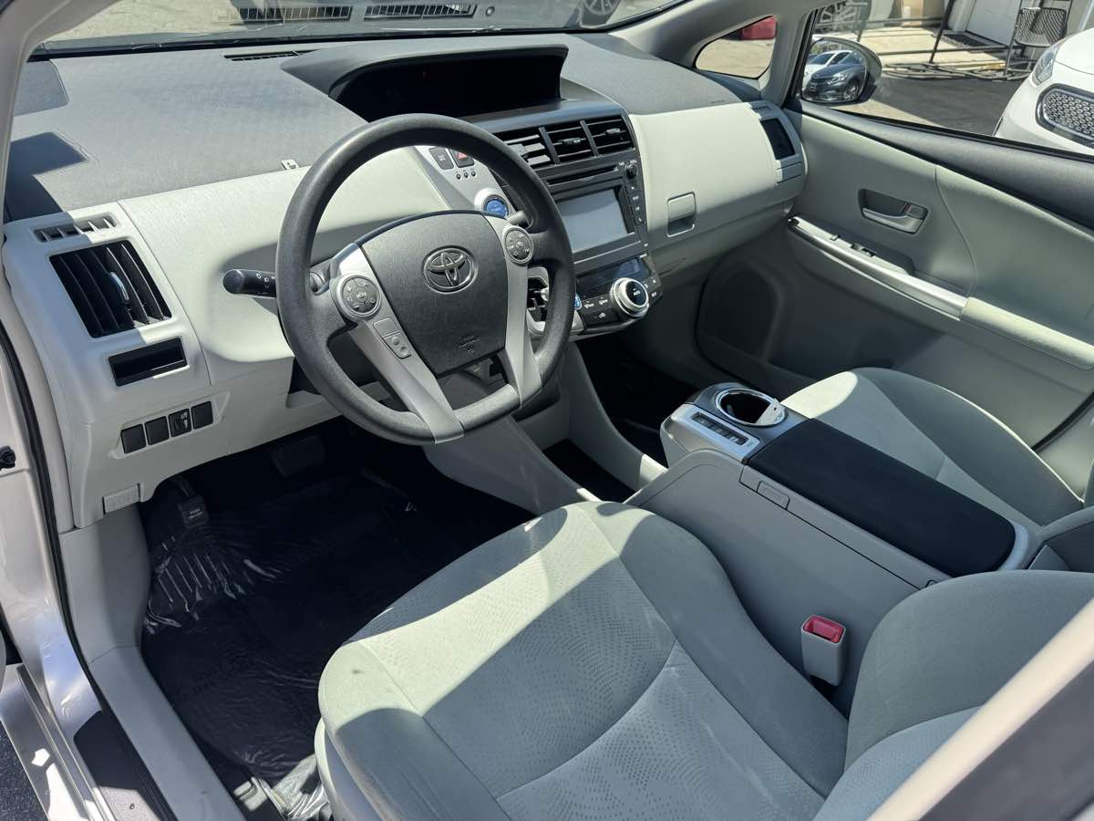 2012 Toyota Prius V Two photo 12