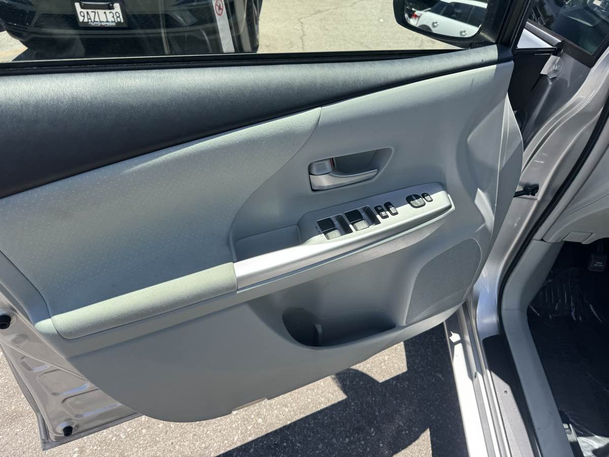 2012 Toyota Prius V Two photo 13