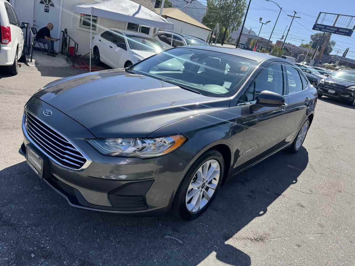 2019 Ford Fusion Hybrid SE photo 3