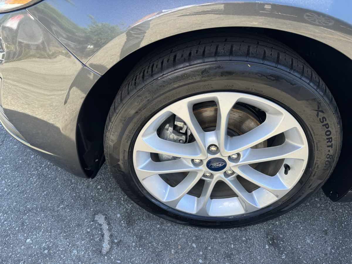 2019 Ford Fusion Hybrid SE photo 4